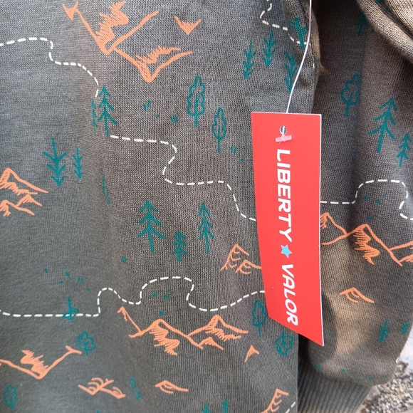 Layered set size 4 kids mountain explorer theme t shirt and sweat shirt NWT - Picture 3 of 8